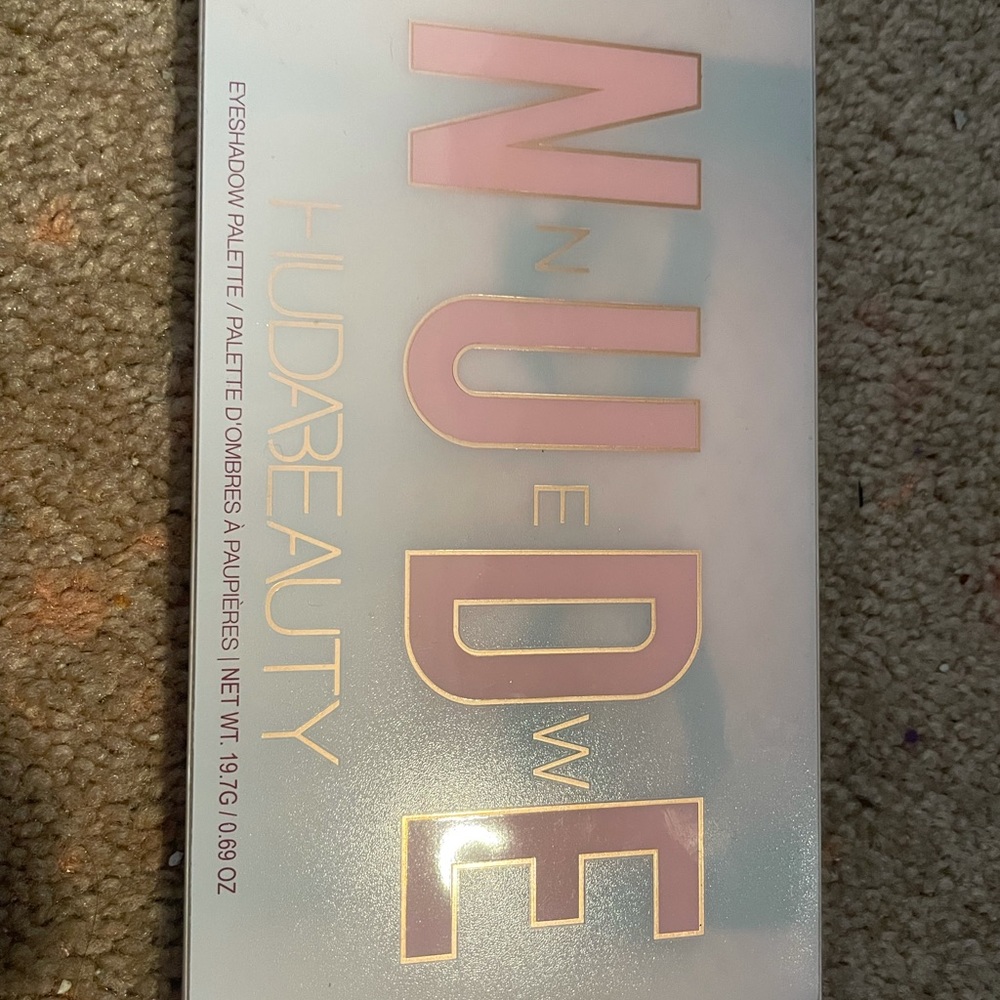 Huda beauty nude palette.